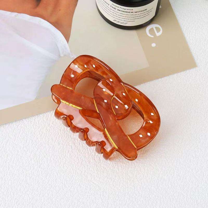Pretzel Hair Claw
